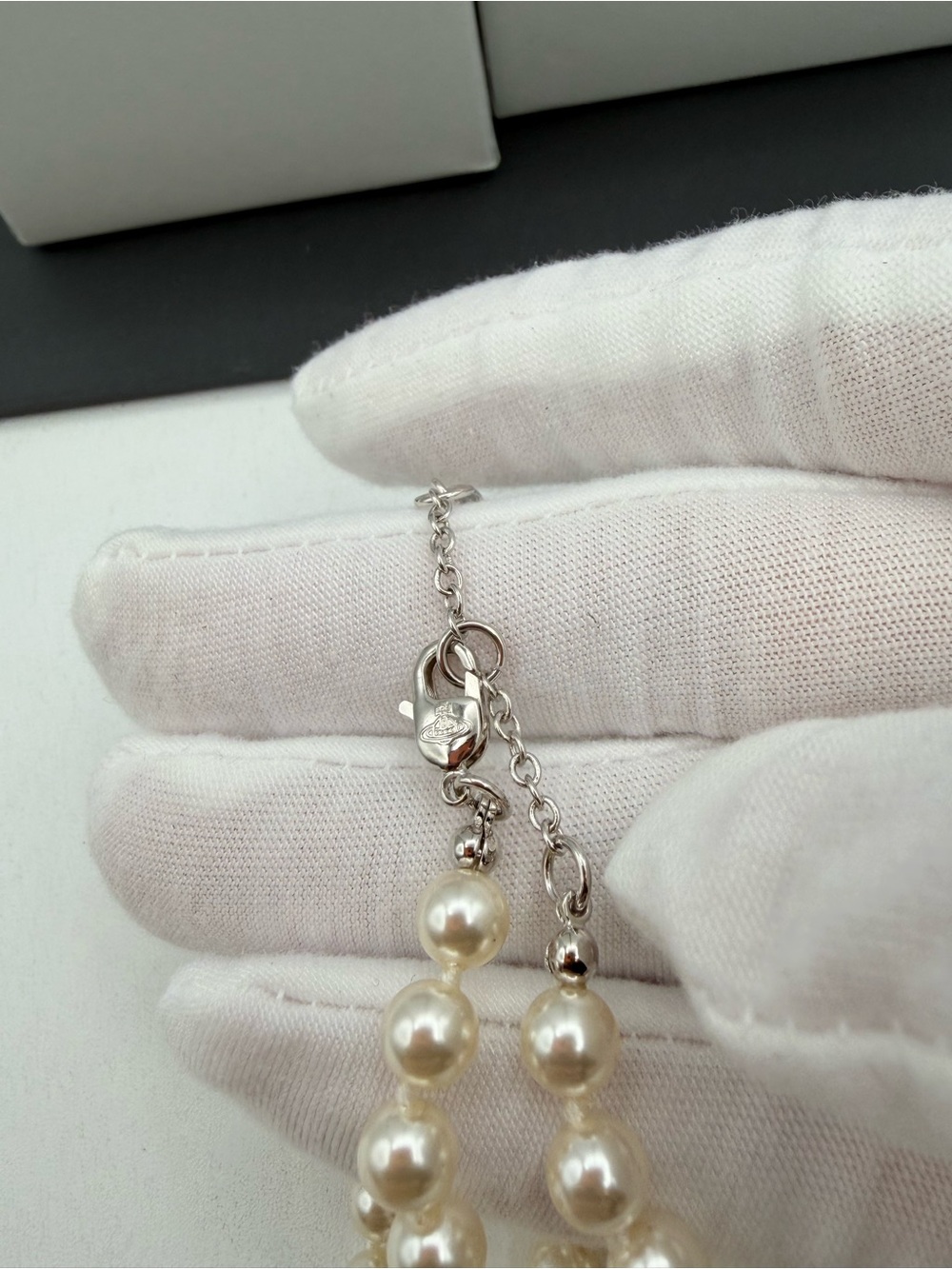 Vivienne Westwood Orb Pearl Neckalce - Picture 7 of 14